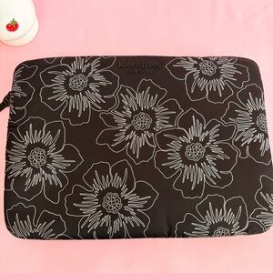 Kate Spade Black and White Floral Padded Laptop Sleeve NWOT